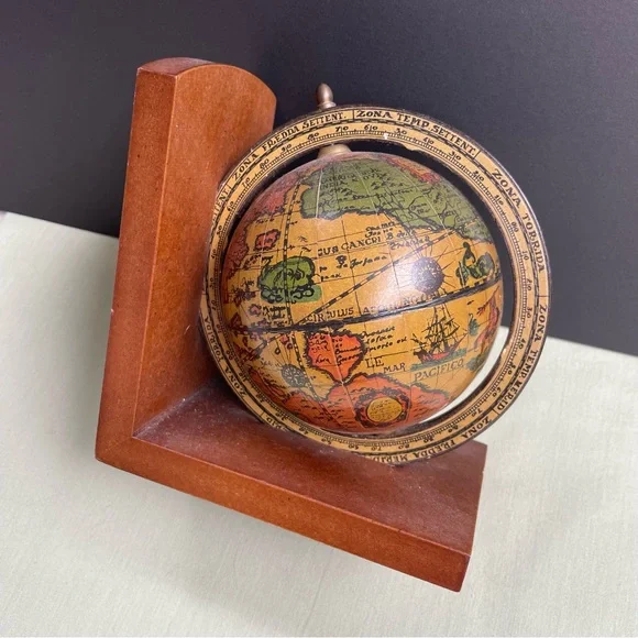 World Globe book end - wooden and hand painted - single book end - Picture 3 of 10